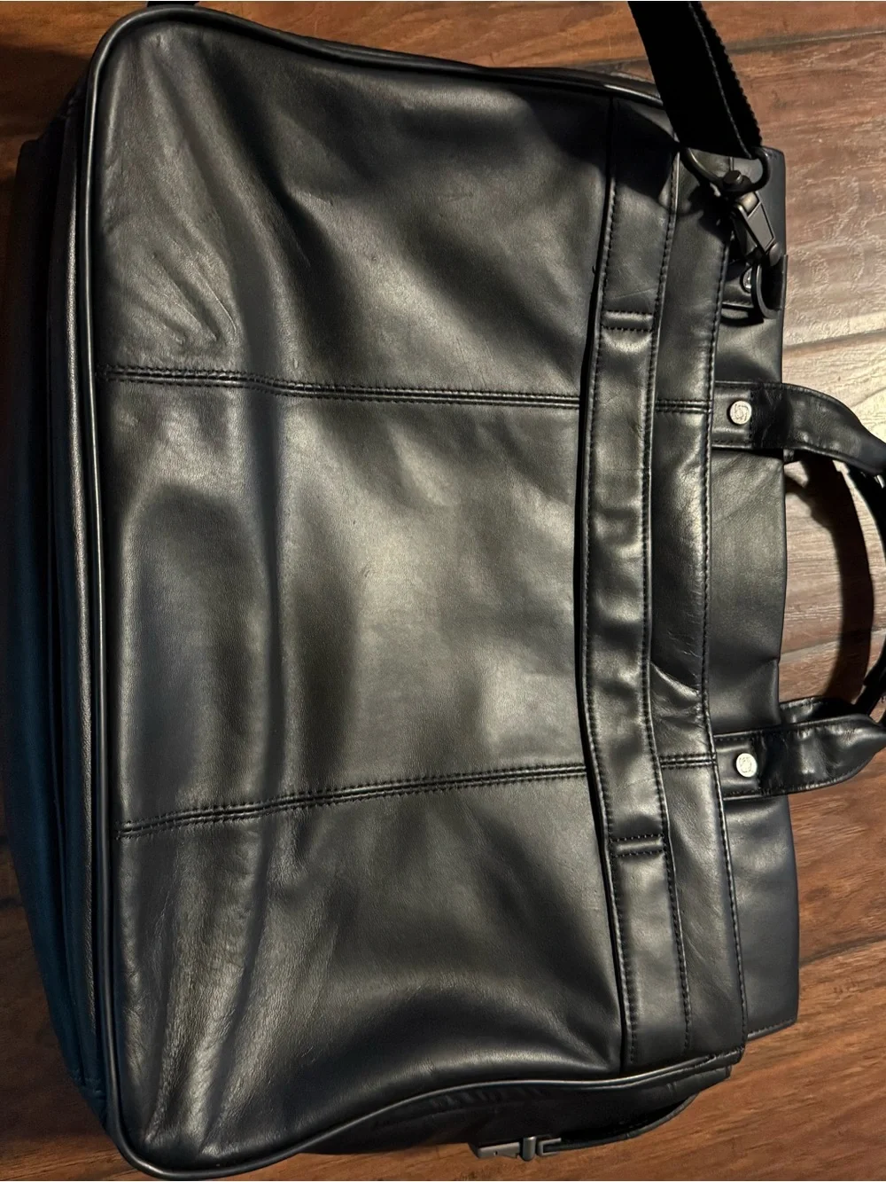Kenneth Cole Reaction Black Leather Shoulder Bag with Front Zipper